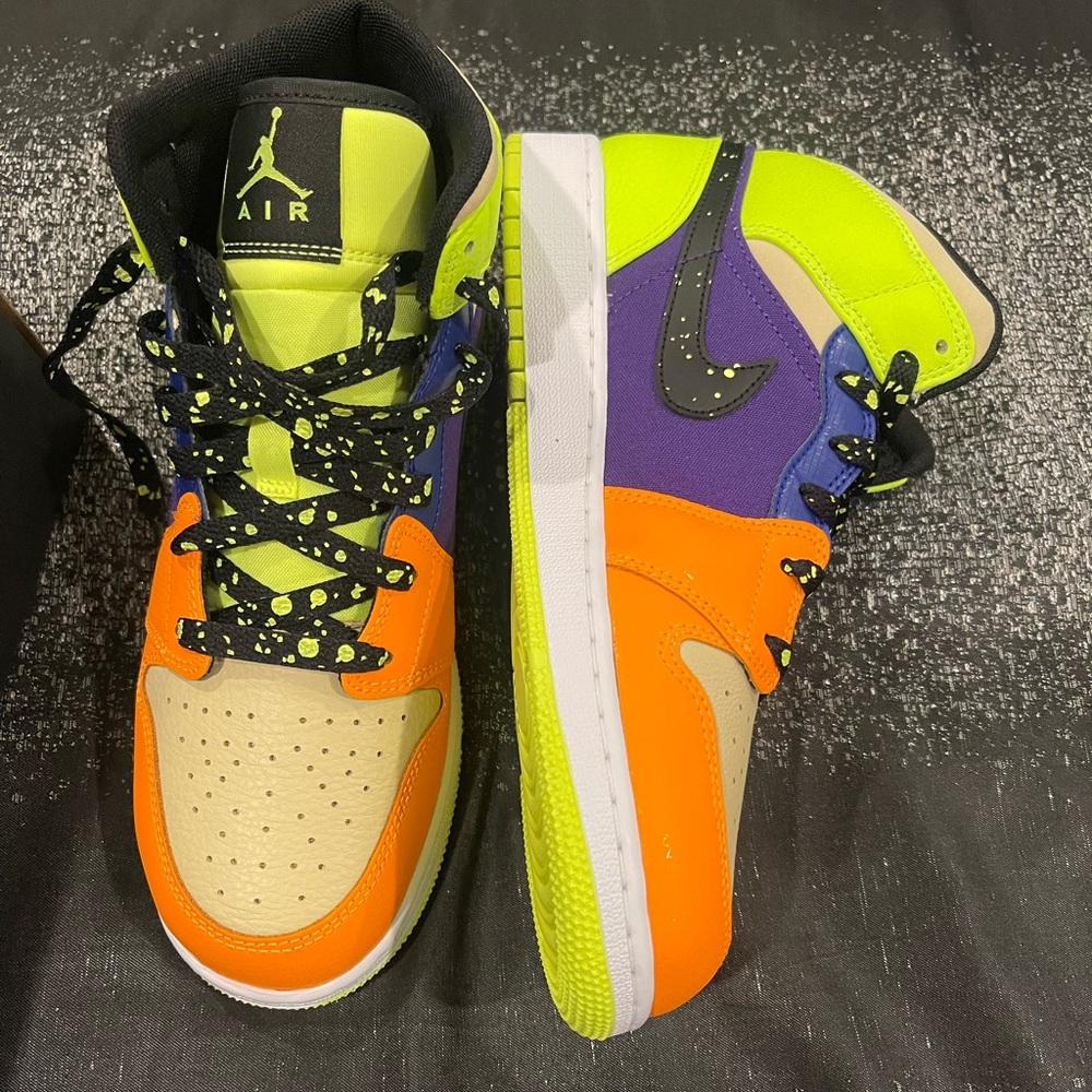 Authentic. NIB. Nike Air Jordan 1 Mid SE Volt (Big Kid/Grade School).